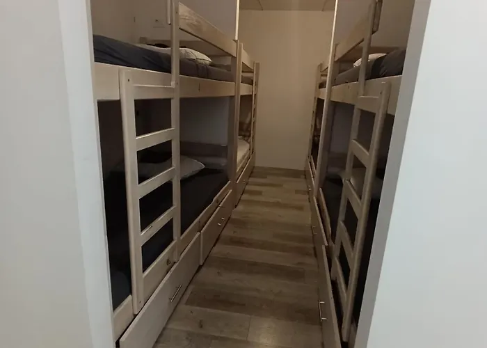 Backpackers 扎达尔